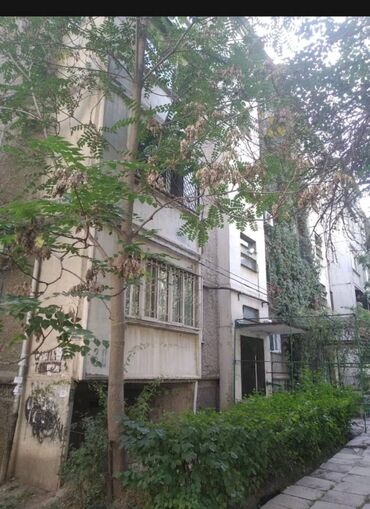 срочно продаётся 1 комнатная квартира в районе ошского рынка по улице кенсуйская: 1 комната, 34 м², 105 серия, 3 этаж, Косметический ремонт