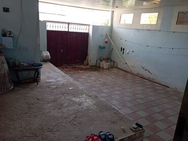 Həyət evləri və villaların satışı: Binəqədi qəs. 3 otaqlı, 95 kv. m, Orta təmir