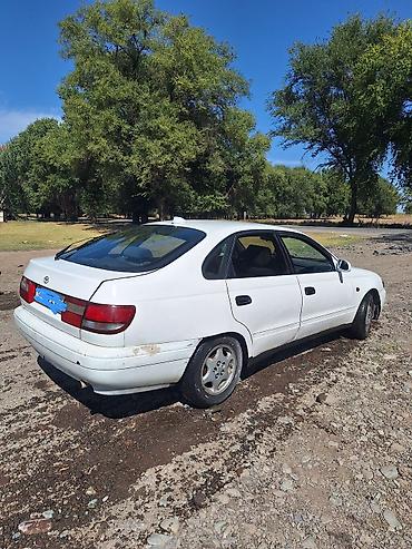 Toyota: Toyota Carina E: 1995 г., 1.8 л, Кол менен иштөөчү, Бензин, Хетчбек — 5