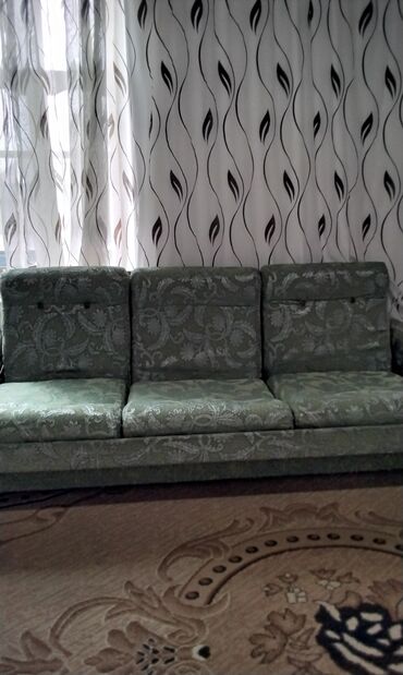 чебер мебель каракол: Диван-кровать, цвет - Зеленый, Б/у