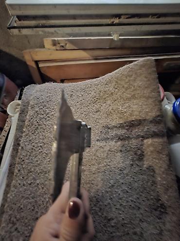 ağ kağız: Sovet dövrünə aid dekorativ metal balta-çəki kombi aləti — 4