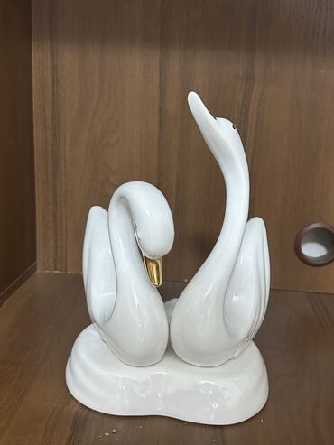 Другой домашний декор: Сувенир "Два лебедя" керамический. Отлично впишется в интерьер. Высота
