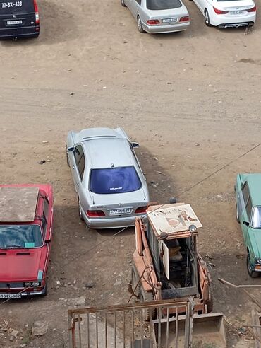 Mercedes-Benz: Mercedes-Benz E-Class: 2.2 l | 1998 il Sedan — 6