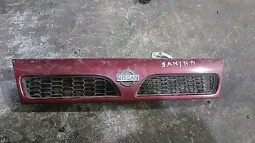 sprinter bazar: Решетка радиатора Nissan 1991 г., Б/у, Оригинал — 1