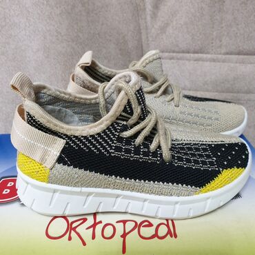 Детская обувь: Продаю детскую обувь: 1. Кросовки б/у фиолетовые/ комбинированные — 6