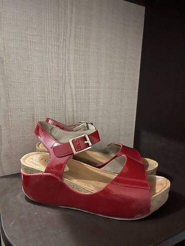 белорусская обувь: Босоножки из Малайзии размер 36, выход 1раз