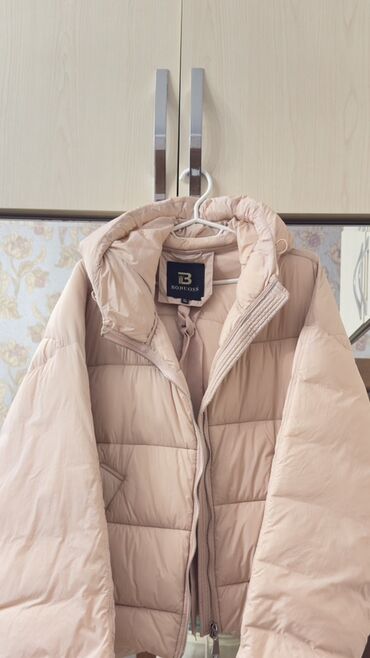 Paltolar: Əşyaların hər biri yeni kimidirdonlar cəmi bir defe geyinilib,Qiymet — 5