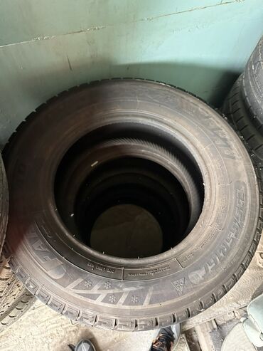 купить зимние шины на матиз: Размер: 235/65 R16С (Мерседес-бенз спринтер) Резина новая 1-месяц