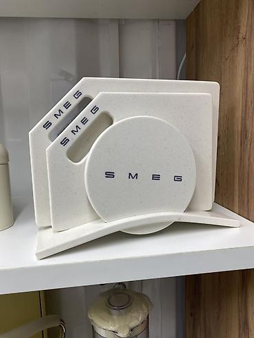 Набор разделочных досок SMEG с подставкой - Комплектация: 3
