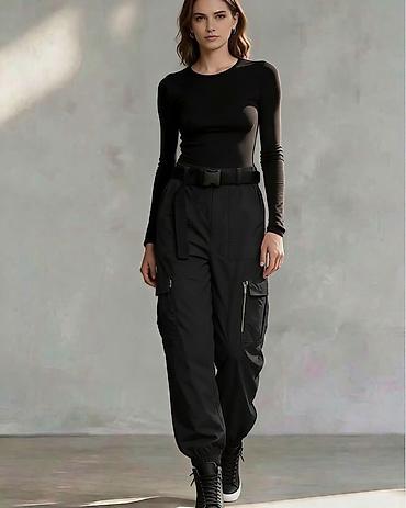ugg: Ženske cargo pantalone sa pojasom

Pantalone: 2200 dinara — 3