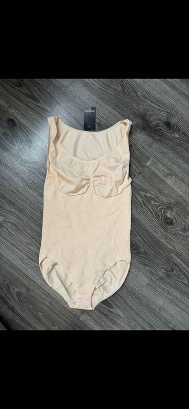 zara bodi: Esmara, XL (EU 42), color - Beige