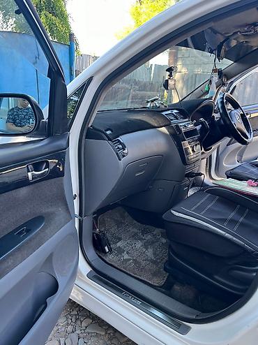 Транспорт: Toyota Ipsum: 2002 г., 2.4 л, Автомат, Бензин, Минивэн — 7