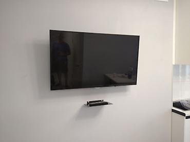 Установка телевизоров: Полка из черного стекла для ресивера, роутера, модема и приставок ( — 3