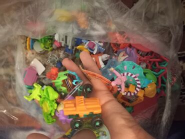 kinder oyuncaqlar: Kinder cürbəcür oyuncağı hamsı 6 azn