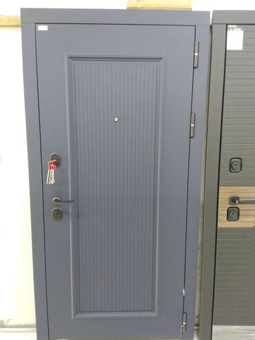 qapı setkaları: Metall giriş qapısı – zərif dizayn və gücləndirilmiş təhlükəsizlik -