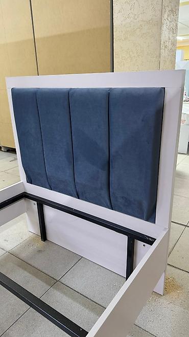 Полутороспальные кровати: Кровать полуторка, олноспальная с фабричным матрасом. Каркас — 4