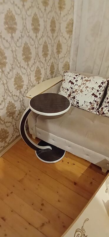 Stend vitrinləri: Bu dəstə müxtəlif rənglərdə və ölçülərdə, ağ, tünd qəhvəyi və bej — 9