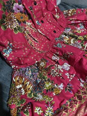 Haljine: Elegantna crno-zlatna haljina na pruge - Model: koktel/večernja — 17