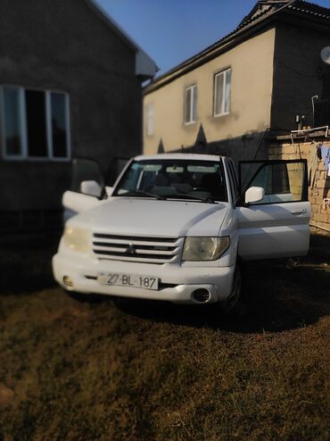 byd maşın: Mitsubishi Pajero: 2 l | 2001 il 186000 km Ofrouder/SUV