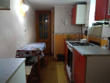 дома в кемине: 60 кв. м, 2 бөлмө, Жылытылган, Брондолгон эшиктер, Унаа токтотуучу жай