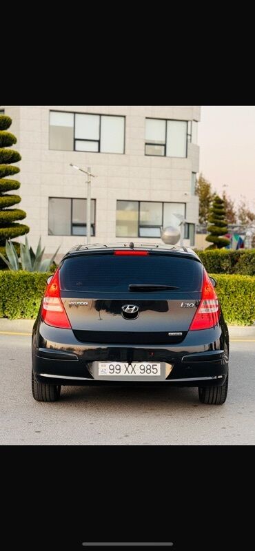 Hyundai: Hyundai i30, qara rəng, 5 qapılı hatchback. Mühərrik və yürüş - CRDi — 1