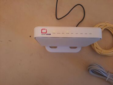 Modemi, ruteri i mrežni uređaji: Samo Huawei ruter-modem.
Nepoznato stanje.
Bez lan kablova — 3