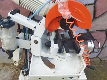 metal axtaran detektor: Soyutma sistemi ilə təchiz olunmuş dəmir kəsən dəzgah