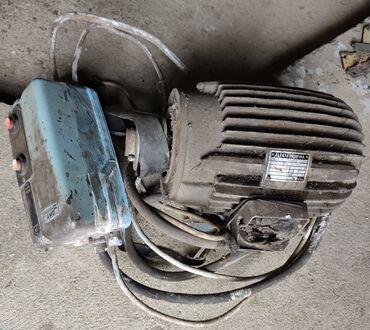 Ostali alati i mašine: Двостубна ауто дизалица, носивости 2.5т. 2015 је годиште. Рађена је у — 28