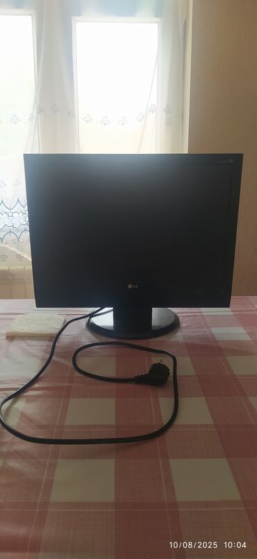 Kompüter və noutbuk aksesuarları: LG brendinə məxsus qara rəngli kompüter monitoru. Quraşdırma və