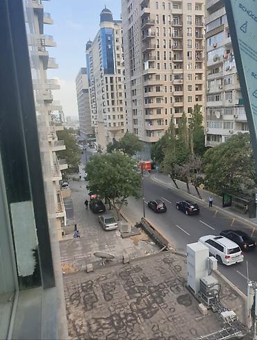 Kommersiya daşınmaz əmlakı: Satılır: iki səviyyəli geniş ofis/kommersiya sahəsi - Planlaşdırma: 2 — 10