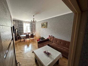 7 mkr kiraye kohne tikili: 8ci mikrarayon daxili qosunlarin yaxinliqinda yeni tikilinin 3cu