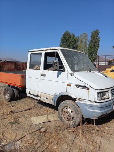 шины для фуры цена: Жеңил жүк ташуучу унаа, Iveco, Дубль, 3 т, Колдонулган
