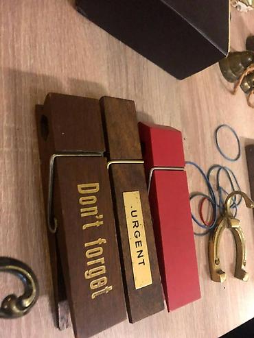İncəsənət və kolleksiyalar: Masa üçün böyük taxta paltar sancağı.1 ed.qiymeti — 1