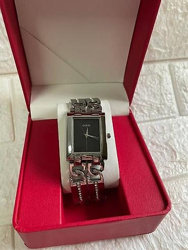 Ručni satovi: GUESS ženski ručni sat – pravougaono kućište i ukrasna narukvica sa — 2