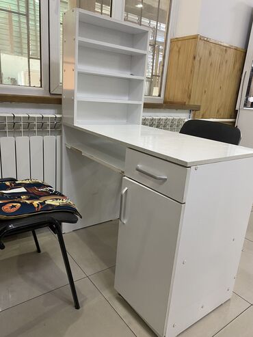 Маникюрные столы: Маникюрный стол, ногти, парикмахерская,салон