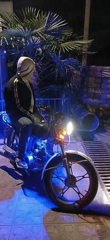 fara chanqan: Moped/motosiklet – 4 vitesli, benzinlə işləyən, bir silindrli motor — 1