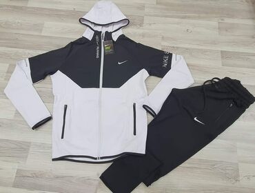 Trenerke: TOP PONUDA Veličina S M L XL XXL Cena 5300 dinara Moguca zamena — 10