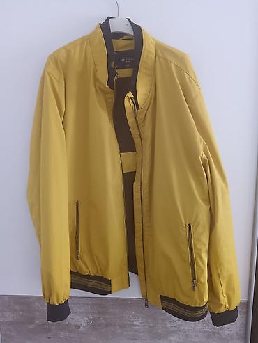 shooter farmerke: Muška lagana jakna u mustard/oker žutoj boji - Model: bomber/varsity — 1