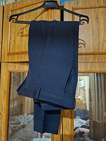 Kostyumlar: "Scallezioni Limited Edition Lanificio F.lli Cerruti" brendi olan Kişi — 4
