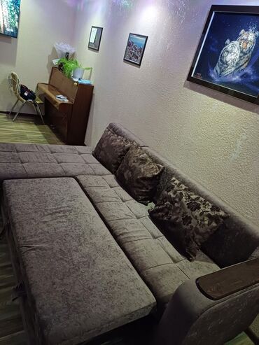 диваны и кресла: Угловой диван, цвет - Коричневый, Б/у