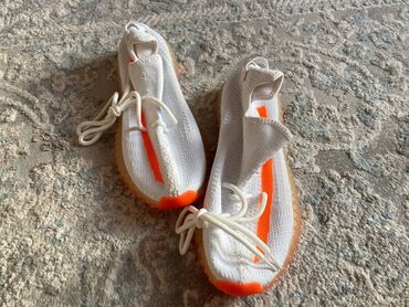 обувь из турции: Продается YEEZY BOOST 350 V2 Турция 45 размер, привезены с Турции