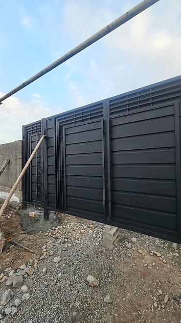 Распашные ворота: Металлические распашные ворота с калиткой (модульные панели) - — 20