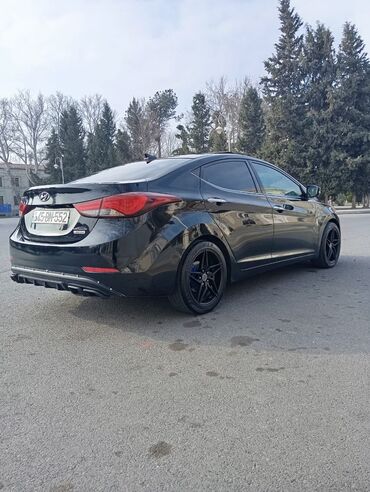 Hyundai: Hyundai Elantra: 1.8 l | 2015 il Hetçbek