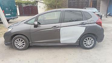 Продажа авто: Honda Fit: 2017 г., 1.5 л, Вариатор, Бензин, Хэтчбэк — 3