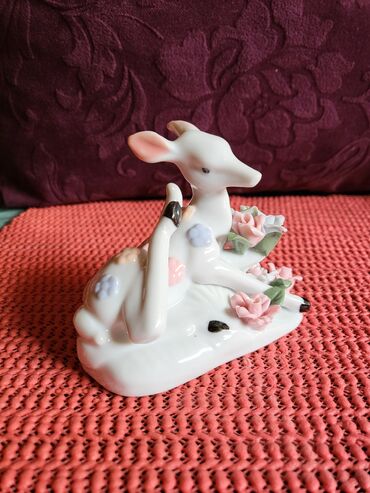 Ostali kućni dekor: Porcelanska vintaz,nova figura lane. Figura lane,nova,cvetovi bez — 4