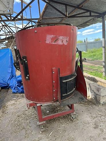 ÖZADAY elektrikli yem və ot qarışdırıcısı – 1 m³ - Həcm: 1 m³ (korpus — 4