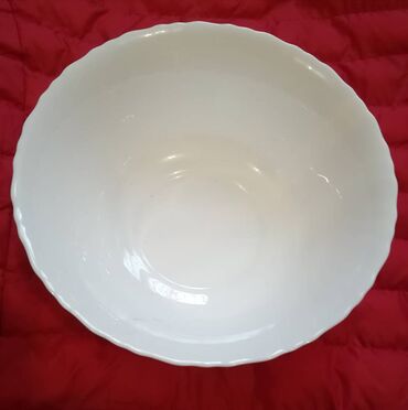 Činije: Činija od arkopala bela, kao nova, visina 9 cm, širina na vrhu 25 cm — 7