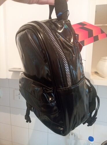 Handbags: MINI rančić ELLESSE crni lak 23x17cm dno širine 8cm. Nov sa