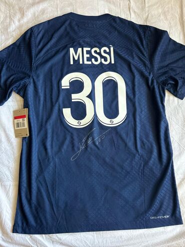 sport ayaqqabılar kisi üçün: Messinin imzası ilə Messi box. Real alıcılar əlaqə saxlasın. Bazar