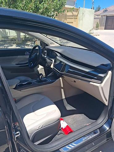 Chery: Chery Arrizo 5 sedan - Kuzov: sedan, qara rəng - Salon: açıq bej — 7